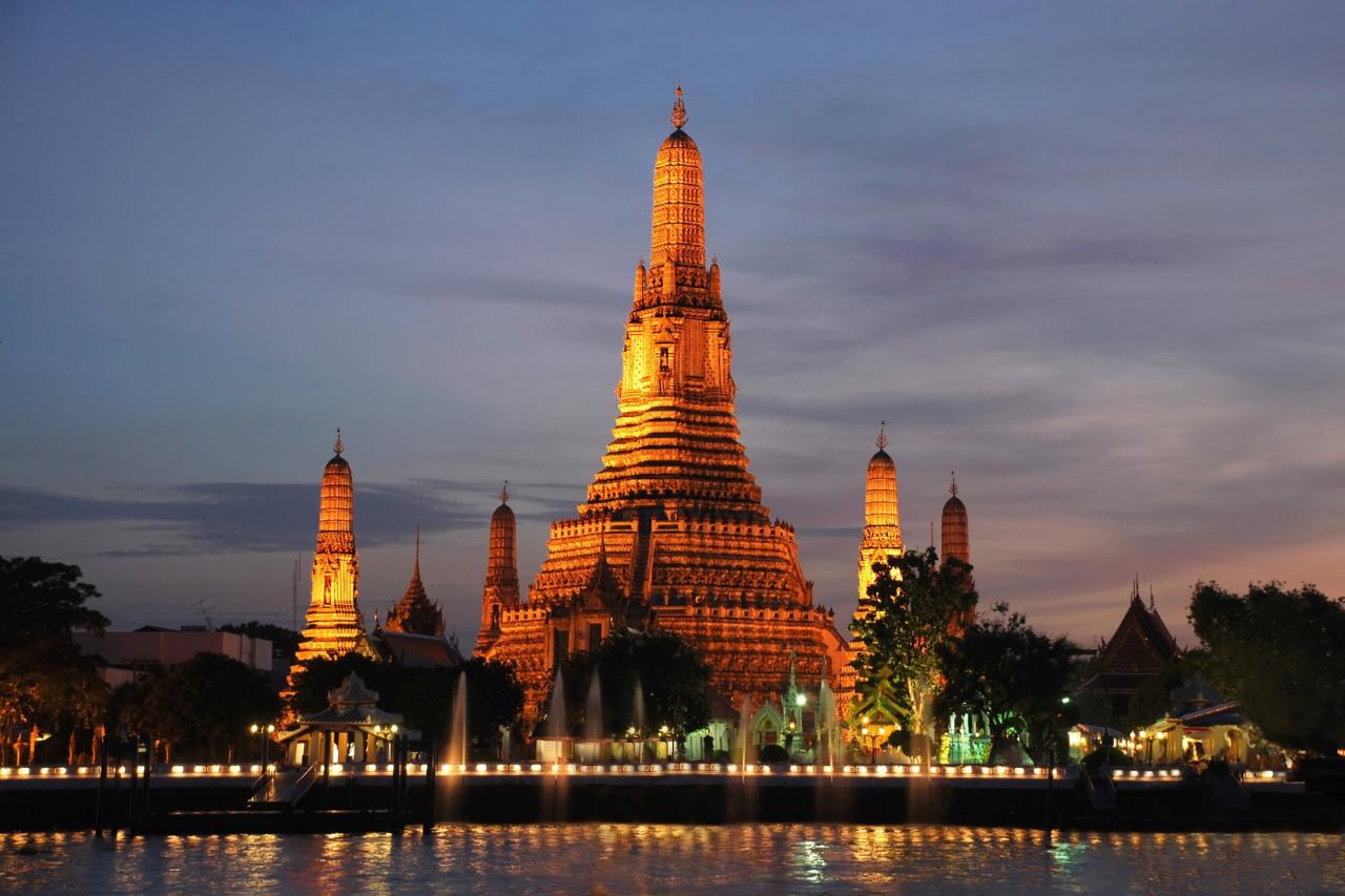 Wat Arun v Bangkoku patrí k najkrajším pamiatkam mesta