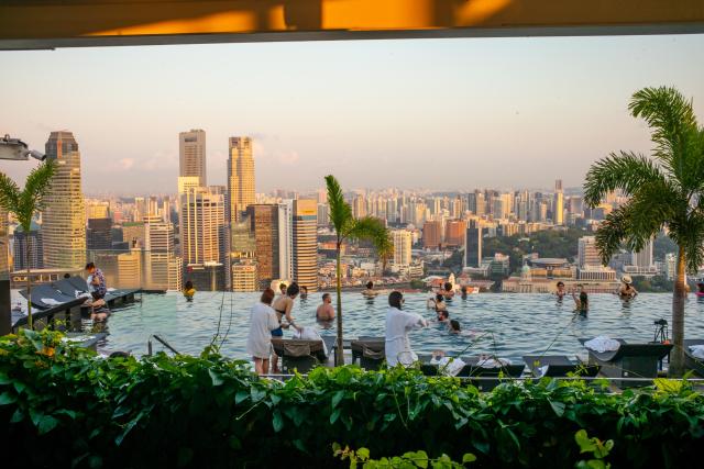 Na streche luxusného hotela Marina Bay Sands leží najvyššie pol