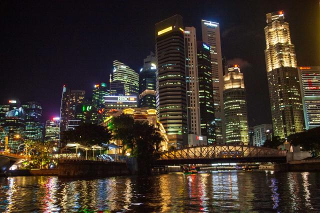 Plavba nočným Singapurom. foto: Samuel Kĺč - 
