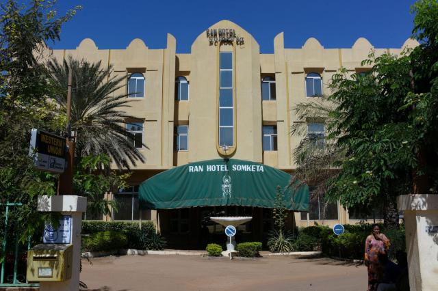 Hotel v Ouagadougou, vyrážame na cestu