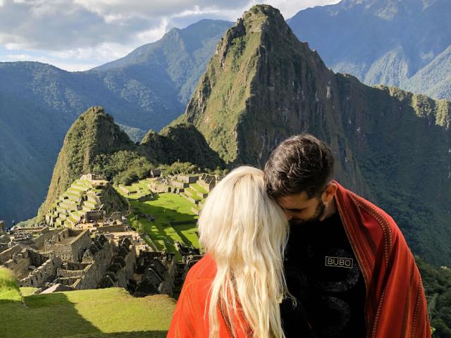 V objatí pred majestátnym Machu Picchu, obklopený tajomstvom dá