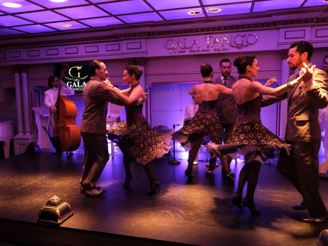 Pulzujúca tango show - večer plný vášne na scéne (fakultatívne)