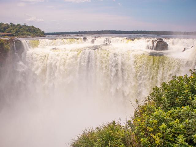 Vodopády Iguazú. Takto sa nám otvára pohľad na veľkolepé prírod