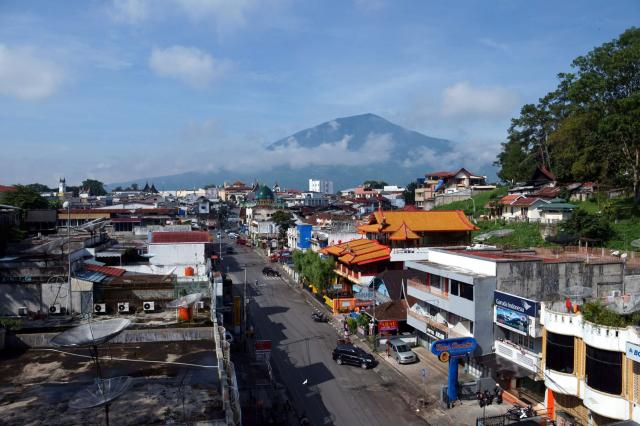 Bukittinggi je tretím najväčším mestom Sumatry, približne 9km z