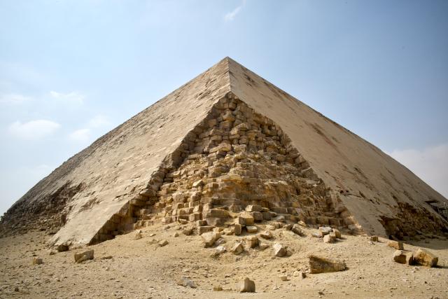 Unikátna Lomená pyramída je u mnohých sprievodcov  tou najobľúb