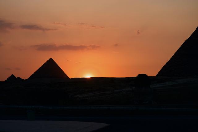 Z hotela sme si vychutnali východ slnka nad Cheopsovou  pyramíd