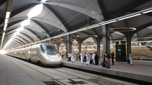 Superrýchly vlak Al Haramain nás prevezie z Džiddy do Medíny.