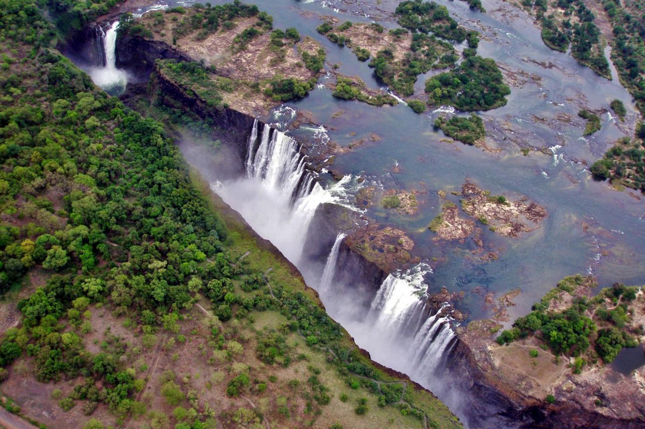 Posledný pohľad na Victoria falls a odlietame na Zanzibar - ost