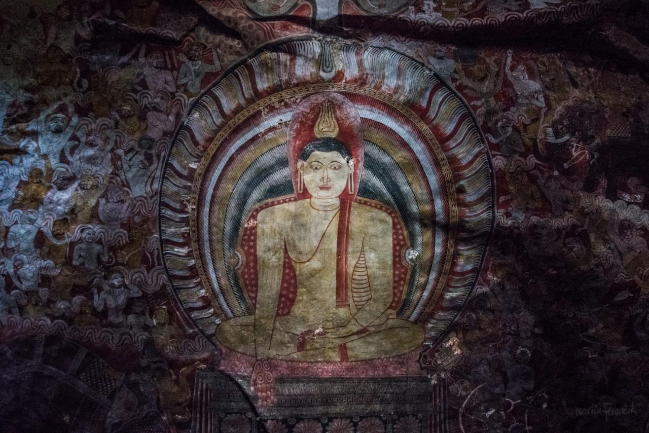 Dambulla - UNESCO - výjavy z pekla, veľký zlatý Budha a škrieka