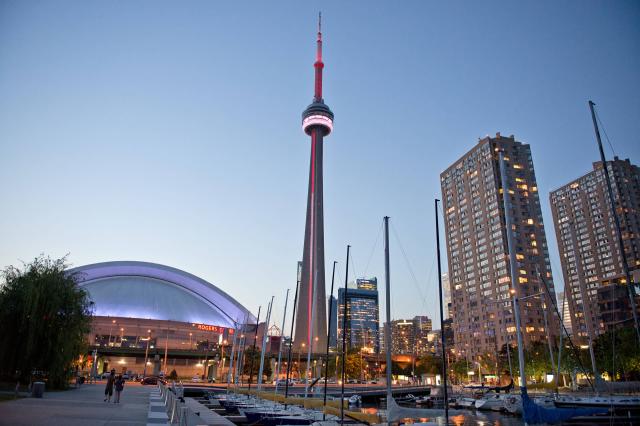 Stále jedna z najvyšších stavieb sveta - CN Tower. foto:  - arc