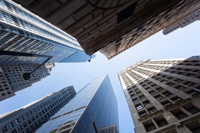 Ocitneme sa v obklopení newyorských mrakodrapov. foto:  - archí