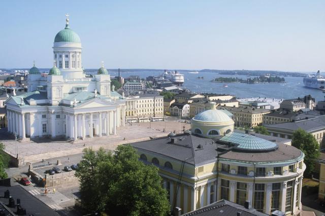 Krásny klasicizmus v Helsinkách.
foto: Mirka ZELIZŇÁKOVÁ – 