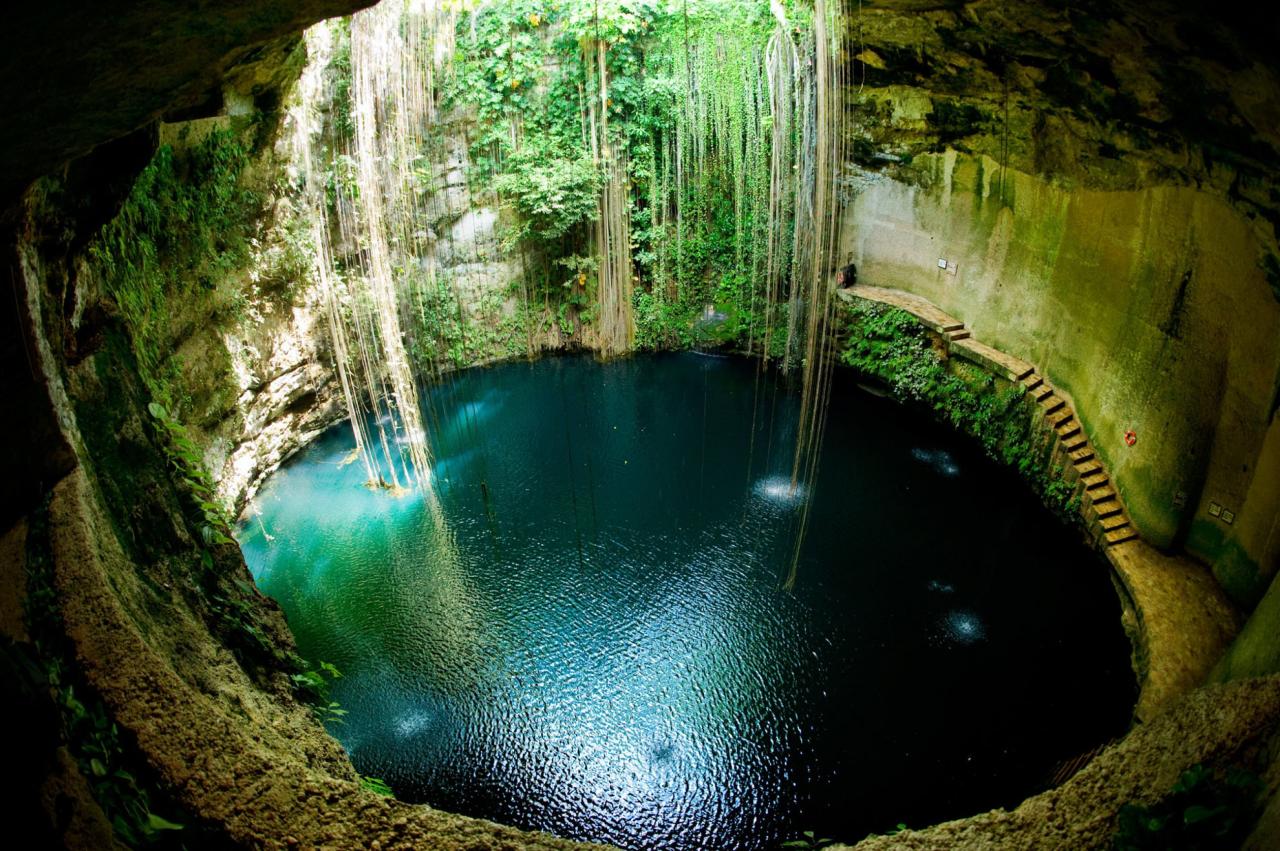 Hlboké tajomné cenotes naprieč celým yucatánskym polostrovom, k