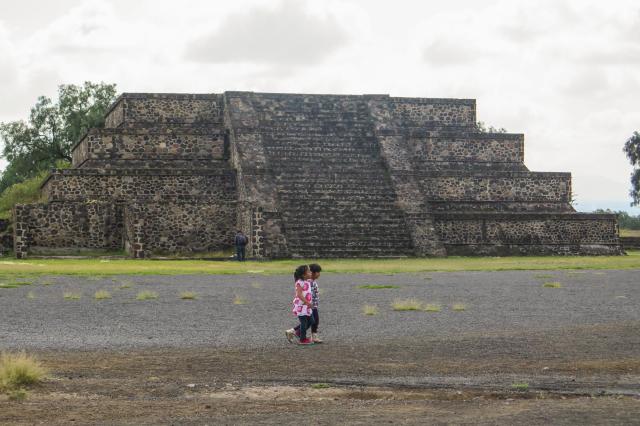Tajomné pyramídy. Boli tu hrobky či chrámy.  sprievodca Vám vše