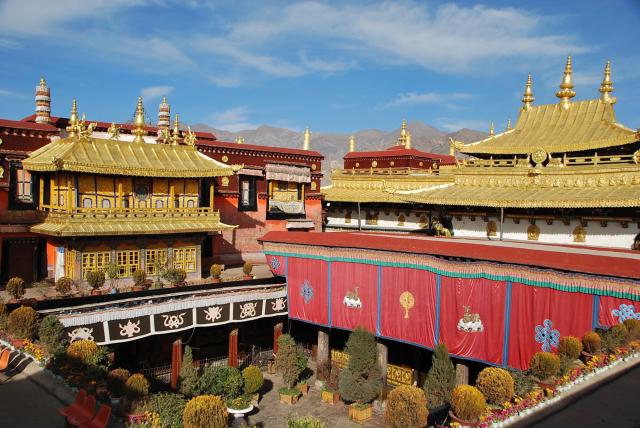 V chráme Jokhang si vysvetlíme súvislosti budhizmu