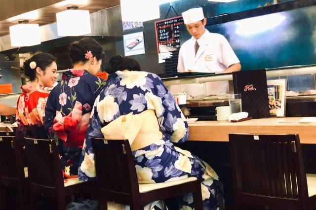 Japonci milujú sushi.
foto : Martin Ferenčík - 