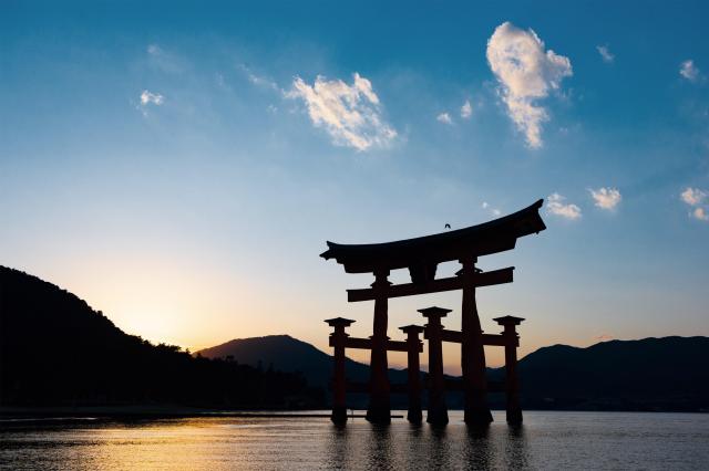 Známa plávajúca Tori brána na ostrove Miyajima.
foto : Martin F