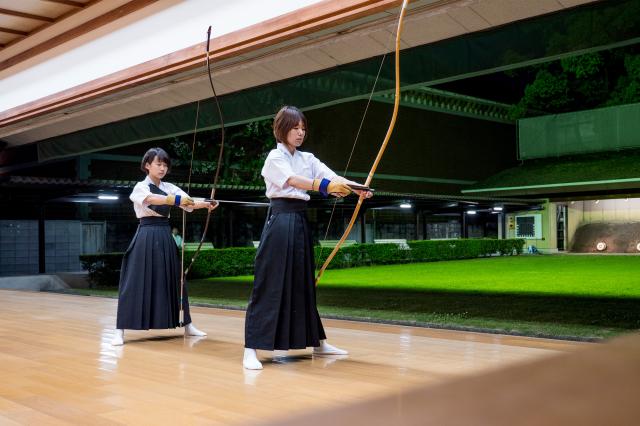 Umelecká lukostreľba Kyudo. Možno sa nám podarí uvidieť jej tré