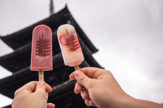 Japonské nanuky s motívom pagody Yasaka. foto: Eva Andrejcová -