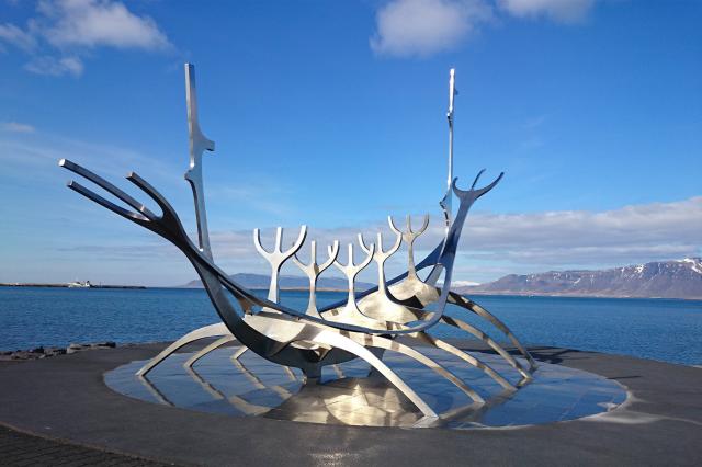 Slnečné plavidlo, jeDeň zo symbolov hlavného mesta Islandu.
fot
