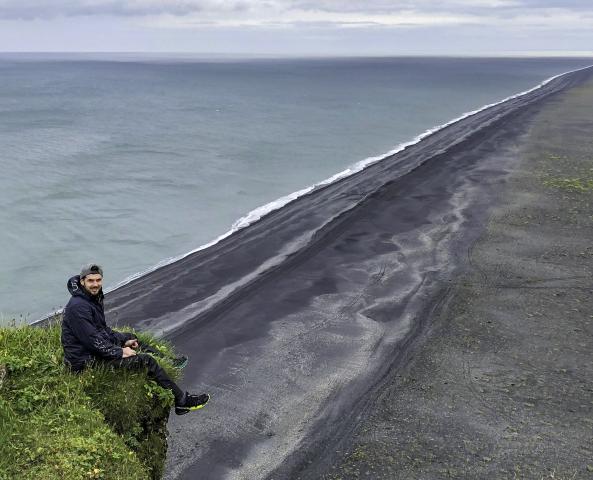 Na čiernych plážach južného Islandu si užijeme krásne výhľady. 