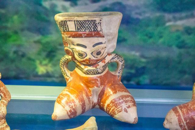 Stále ste s  sprievodcom, ktorý trpezlivo vysvetľuje detaily, k