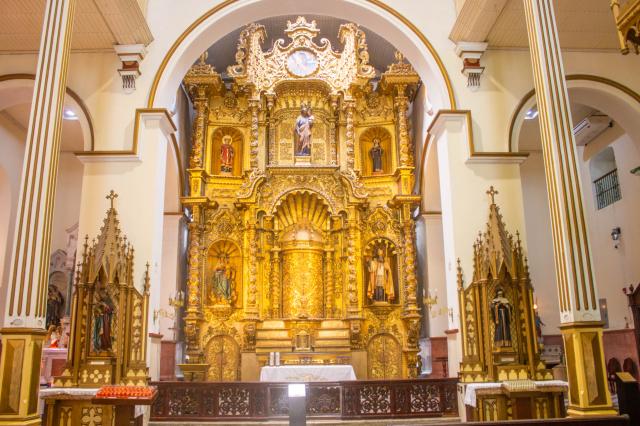 V slávnej katedrále San José budeme obdivovať majestátny zlatý