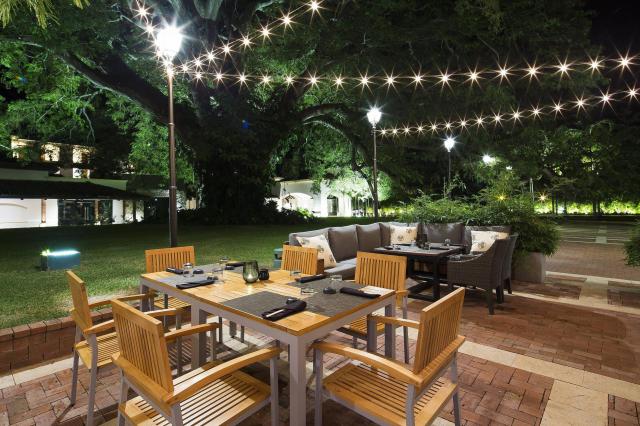 Nikto neodolá romantickej večeri. Pekne sa oblečte...prosecco s