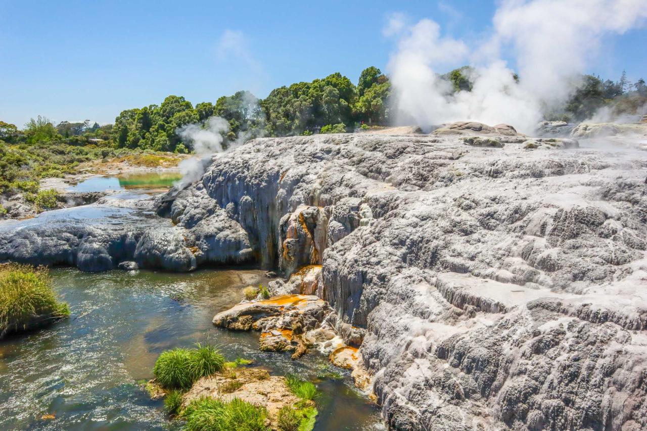 Rotorua je oblasť známa výskytom termálnych prameňov, gejzírov