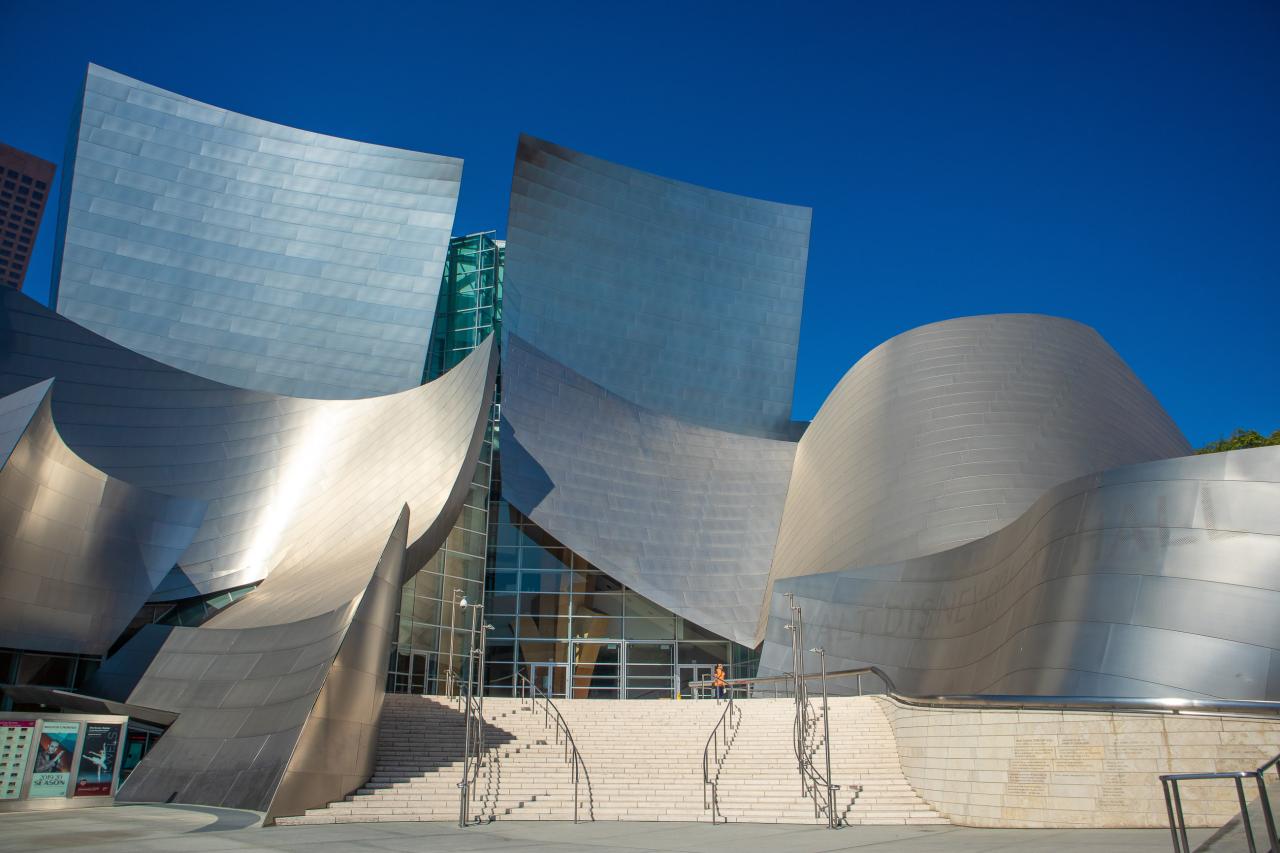Los Angeles - Koncertná hala Walta Disneyho. Ladné krivky jedné