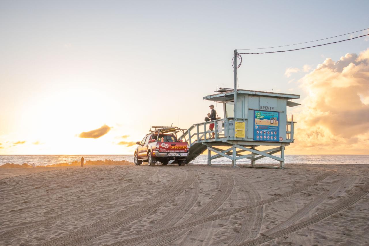 Pláž Santa Monica, dejisko slávneho Baywatchu, kde na vlastné o