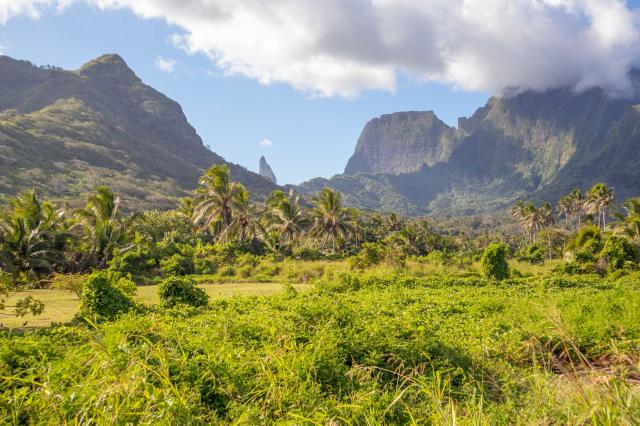 O deň mladší, plní elánu preletíme na ostrov MOOREA. Krátky 7 m
