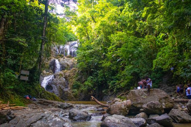 Vodopády Angyle Falls, len my a pár miestnych. foto: Ľubor Kuče