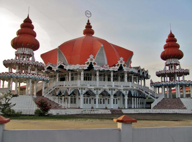 Drevené Paramaribo - hinduistický chrám.
foto: archív 