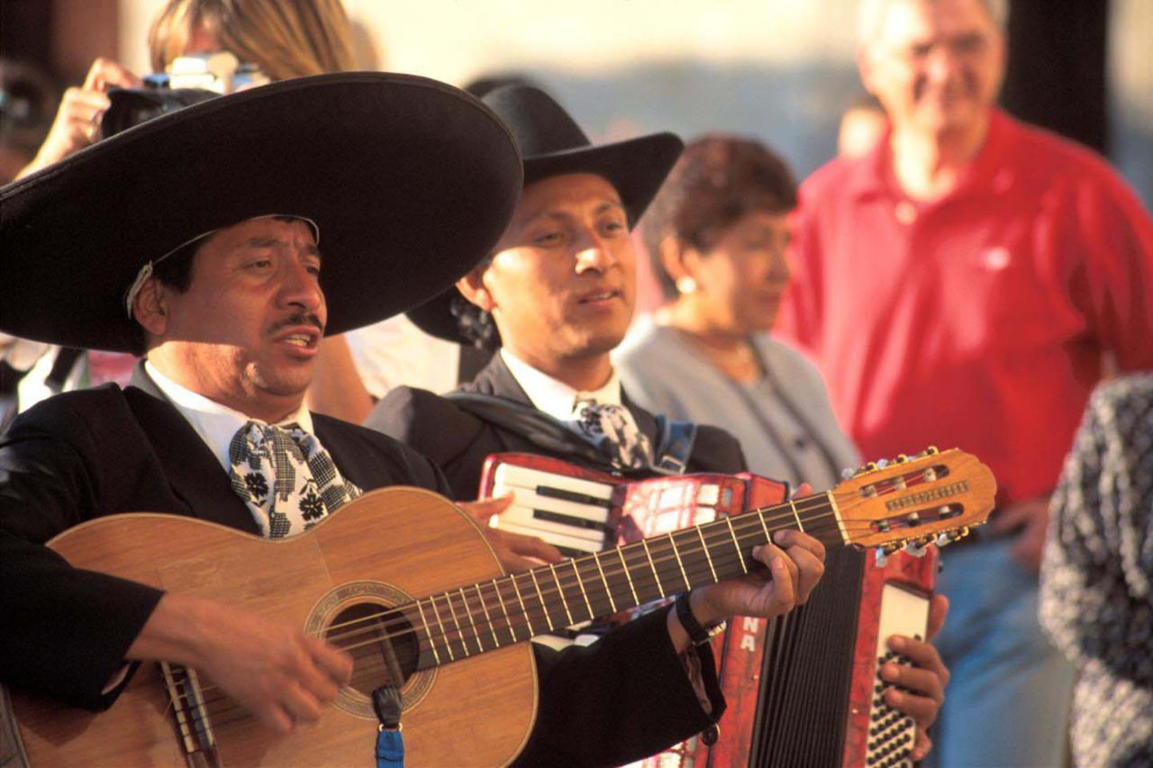 V celom Mexiku nájdete tradičných hudobníkov Mariachi. Kde ich