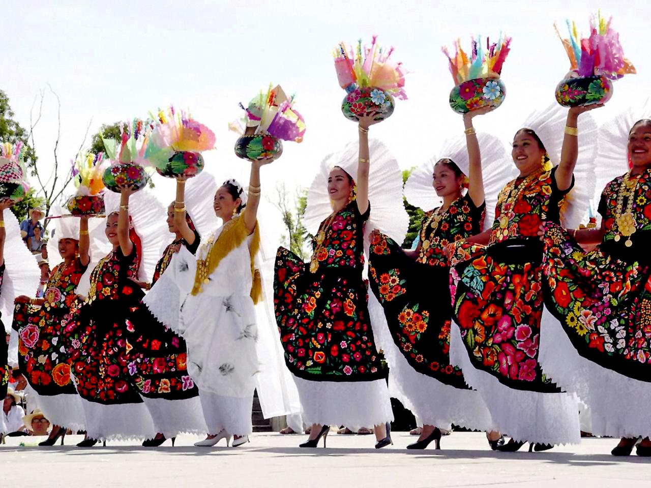 Folklórne tradície, krásne ženy a tanec.
foto: archív