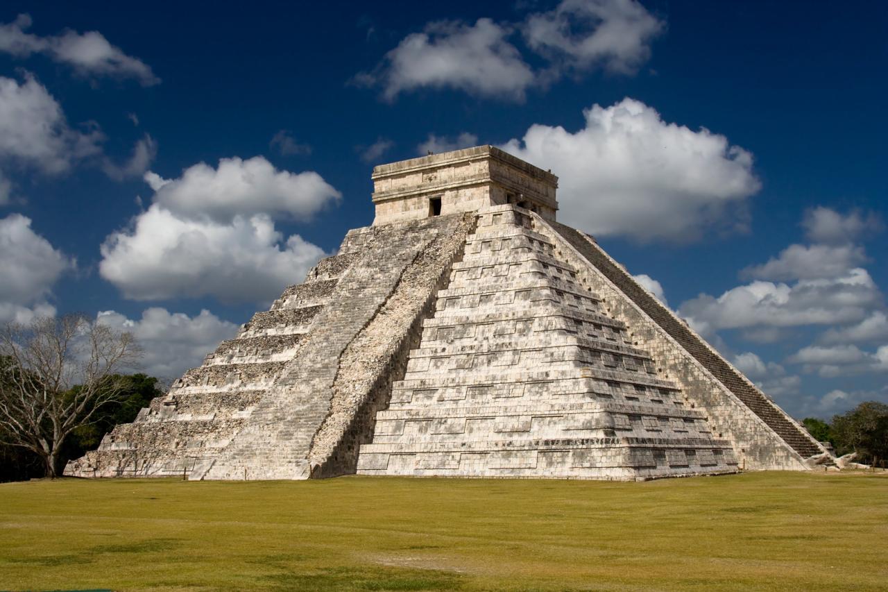 Tajomná pyramída boha Kukulkána je len na skok od Karibiku. Chi