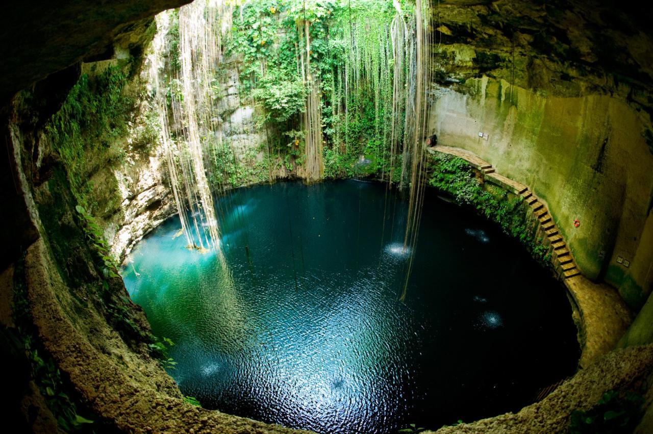 Hlboké tajomné cenotes naprieč celým yucatánskym polostrovom, k