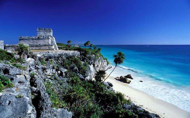 Tulum je jediné miesto v Mexiku, kde sa na skok od pamiatky môž