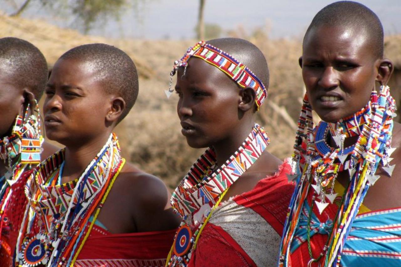 Oblasť Masai Mara - Masajské ženy pripravené k tancu