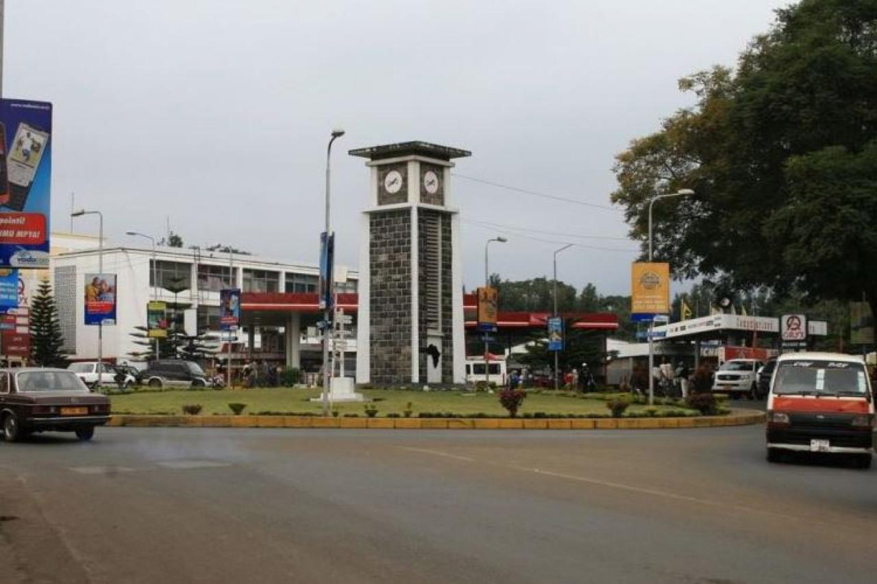 Arusha - vežové hodiny sú údajne geografickým stredom Afriky zo