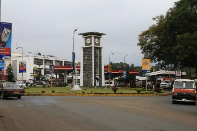 Arusha - vežové hodiny sú údajne geografickým stredom Afriky zo