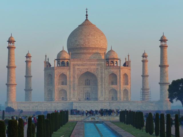 Dokonalý Taj Mahal pri východe slnka