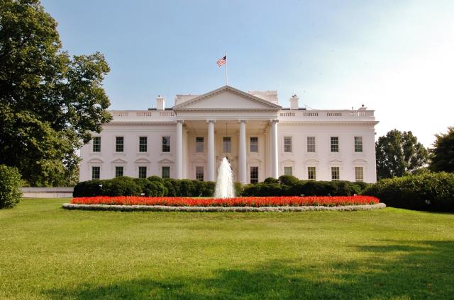 Washington, D.C. - Biely dom z druhej strany