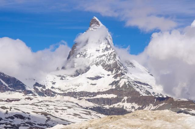 Matterhorn, alebo Cervino. S výškou 4478 m.n.m. šiesta najvyšši