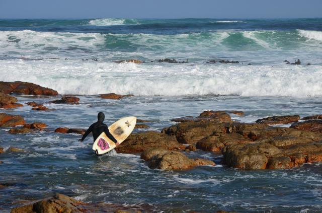 Chladný Atlantik na Myse dobrej nádeje je rajom pre surferov a 