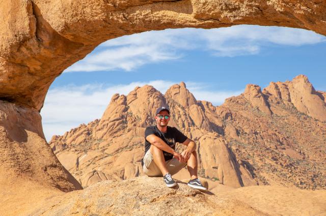Masívne žulové skaly Spitzkoppe ležiace v namíbijskej polopúšti