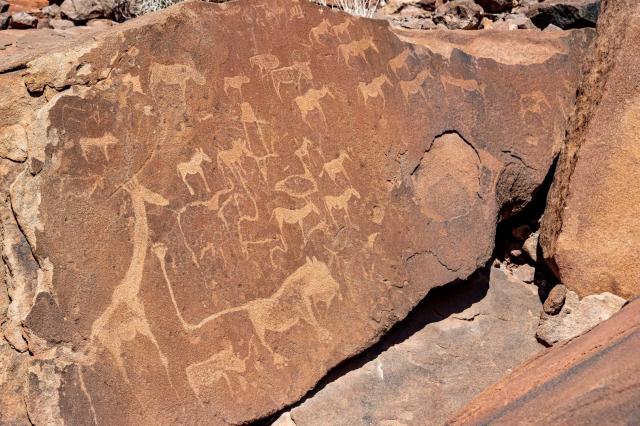Namíbia - Twyfelfontein je jedinečné nálezisko petroglyfov, kto