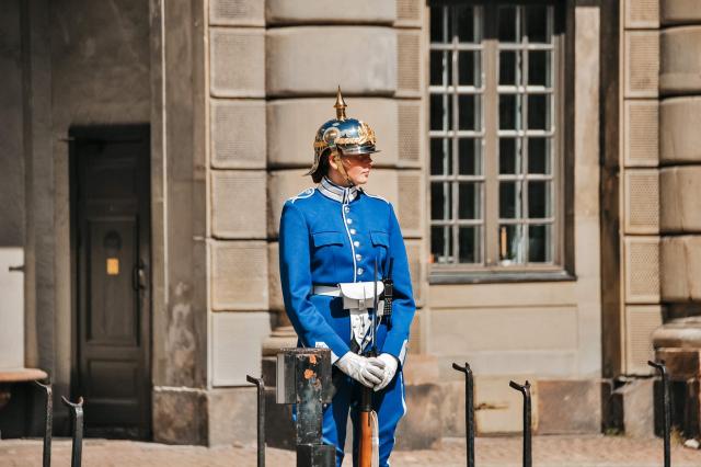 Pred kráľovským palácom.
foto: Mirka ZELIZŇÁKOVÁ – 