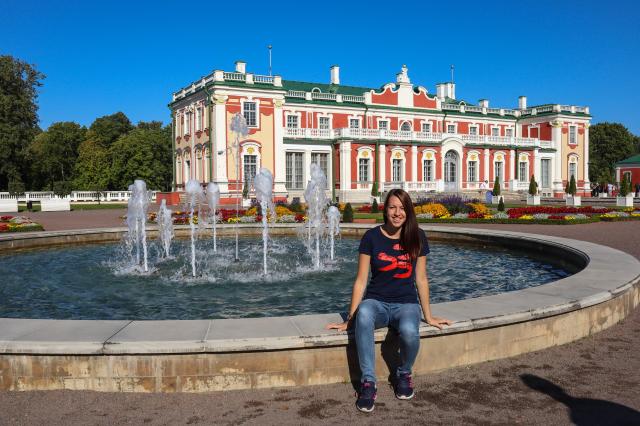 Krásny barokový palác Kadriorg v bývalej aristokratickej štvrti
